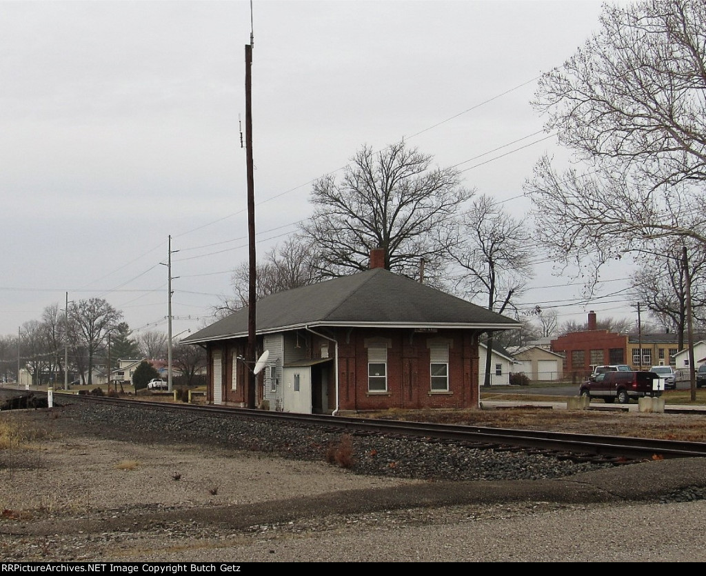 Empty, but still with CXS warning signs on the doors.